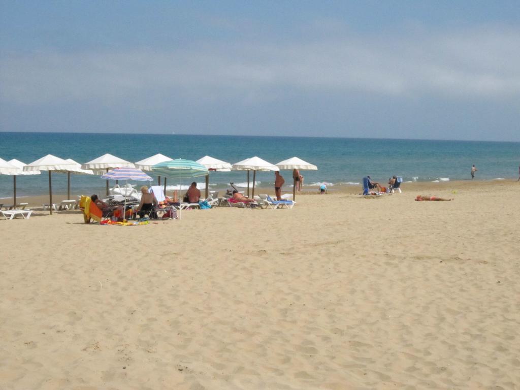 2 Bedroom Cozy Apartment In Torrevieja Exterior photo
